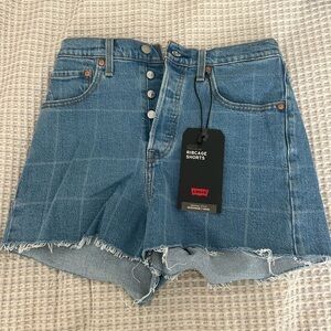 Levi's ribcage shorts size 28